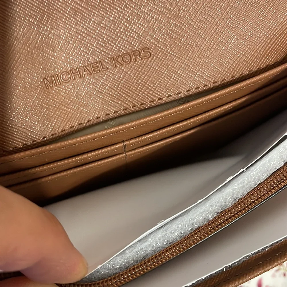 🤎Michael Kors 🤎Large Wallet on a Chain/Brown - Picture 11 of 16